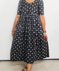 Alternative view of Maternity Casual Feeding Dress - MCFK - Black and white - Snow Print