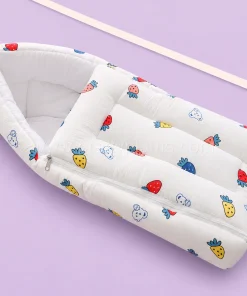 Crinkled Muslin Cotton Kangaroo Wrapper - (65x43cm) - Off White with Strawberries - KW1